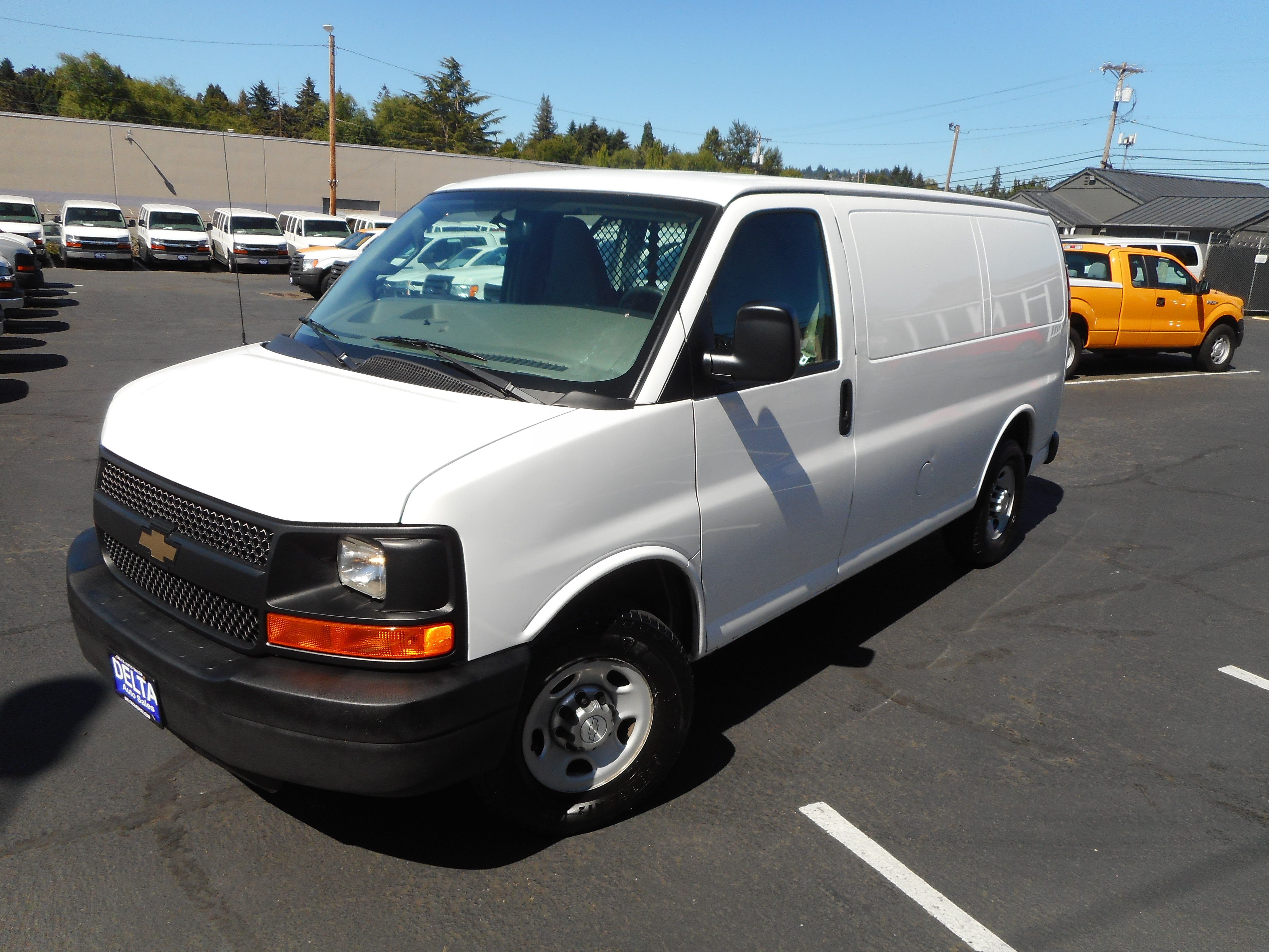 Used 2016 Chevrolet Express 2500 RWD image 4