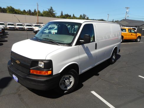 Used 2016 Chevrolet Express 2500 RWD image 4