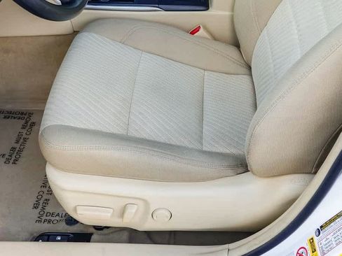 Used 2017 Toyota Camry LE image 20