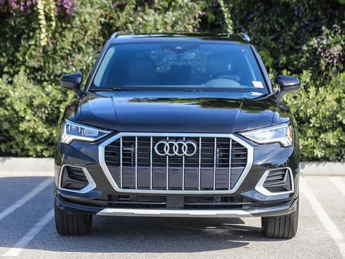 Used 2024 Audi Q3 2.0T Premium w/ Convenience Package image 2