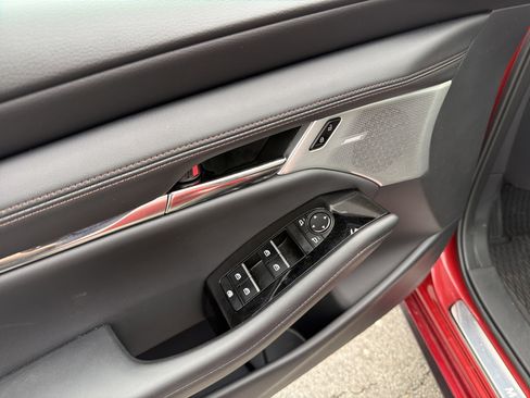 Certified 2025 MAZDA MAZDA3 Hatchback w/Premium Plus Pkg image 11