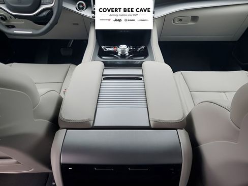 New 2026 Jeep Grand Wagoneer L 2WD image 23