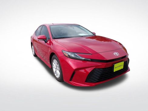 Used 2025 Toyota Camry LE FWD image 7