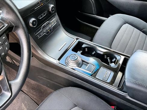 Used 2020 Ford Edge SE FWD image 17
