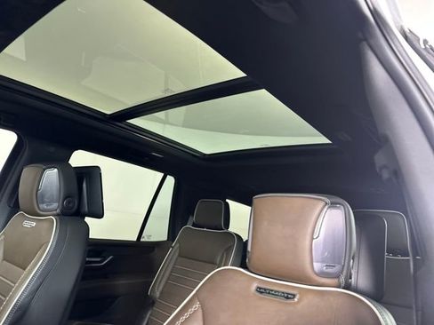 Used 2025 GMC Yukon Denali Ultimate w/ LPO, Floor Liner Package image 12