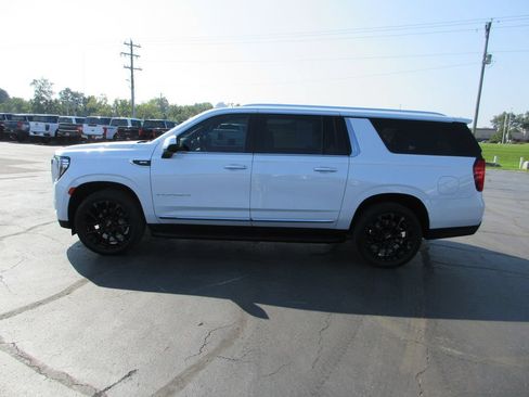 Certified 2023 GMC Yukon XL SLT AWD/4WD image 10