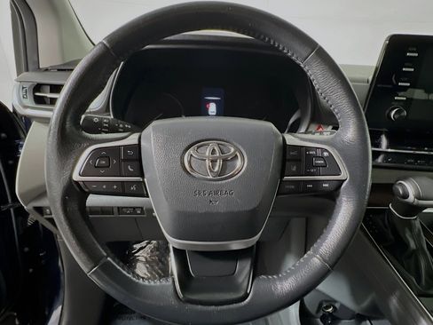 Used 2024 Toyota Sienna XLE image 18