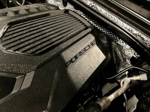 Certified 2023 Porsche Macan image 34