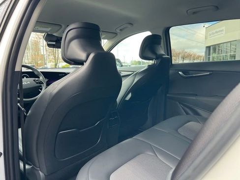 Certified 2025 Kia Niro Wind FWD image 13