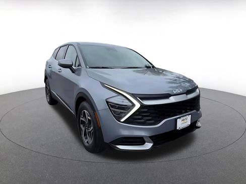 Used 2025 Kia Sportage LX image 3