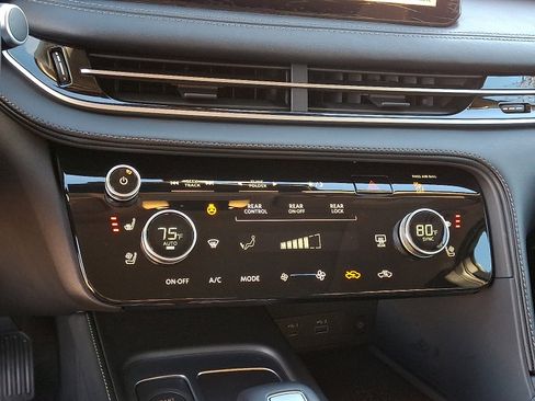 Certified 2025 INFINITI QX60 Luxe image 17