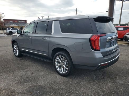 Used 2021 GMC Yukon XL SLT w/ SLT Premium Package image 3