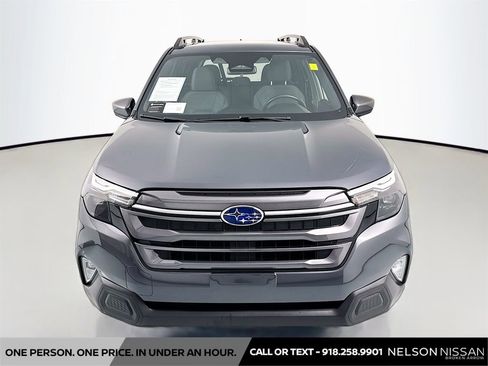 Used 2025 Subaru Forester Premium AWD/4WD image 2