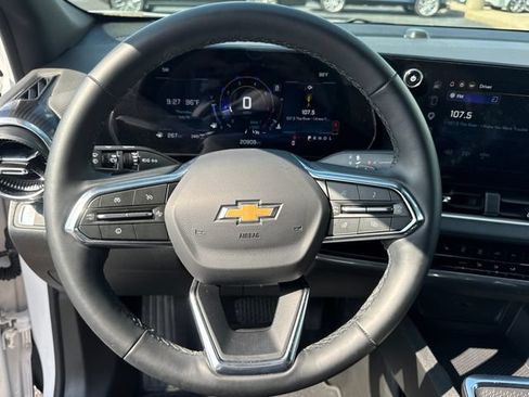 Used 2026 Chevrolet Equinox LT AWD/4WD image 19
