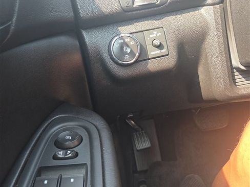 Used 2016 Chevrolet Traverse LT w/ Style and Technology Package FWD image 16