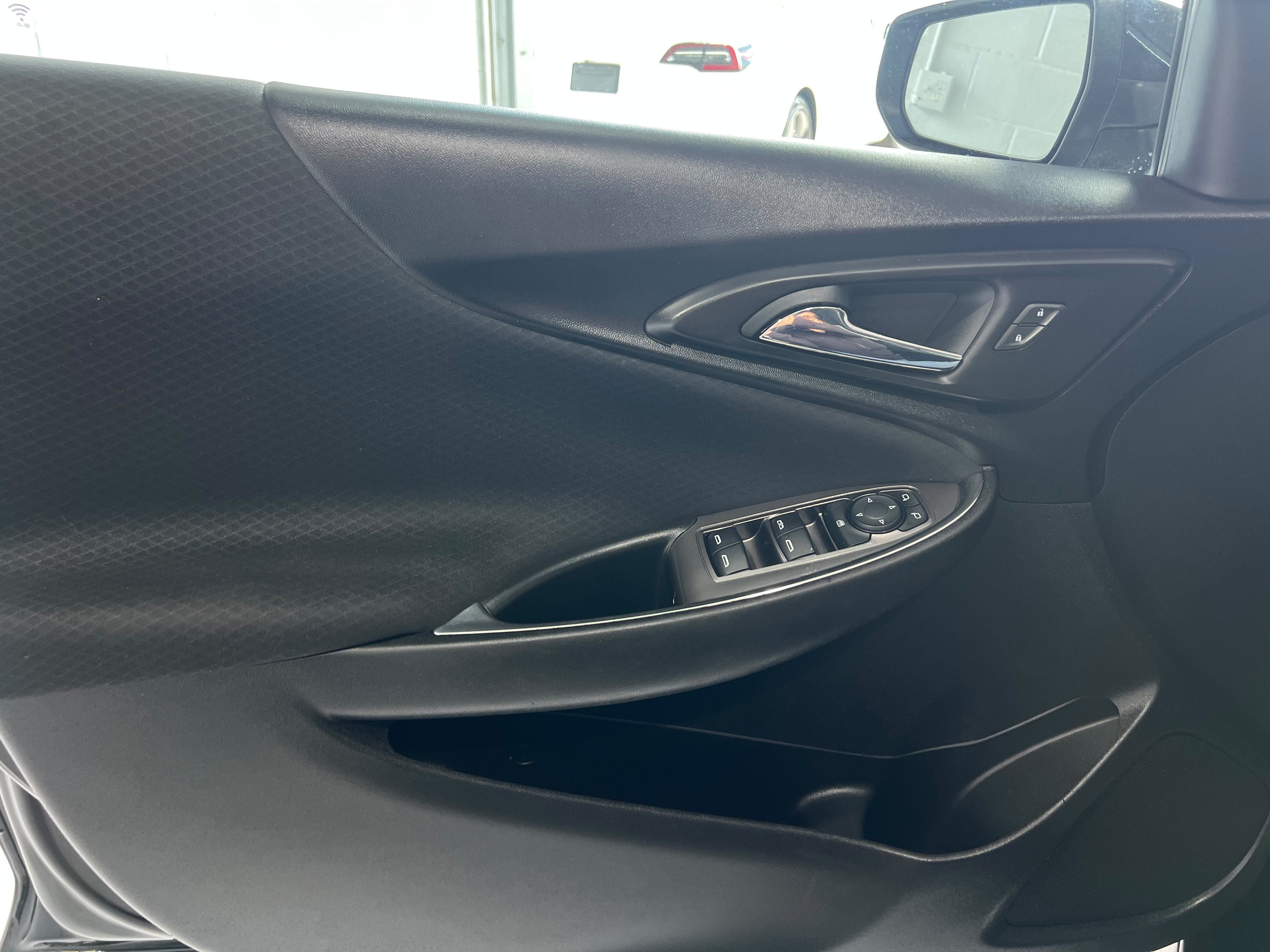 Used 2022 Chevrolet Malibu LT FWD image 10