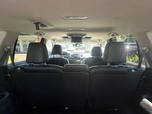 Used 2016 Honda Pilot Touring image 11