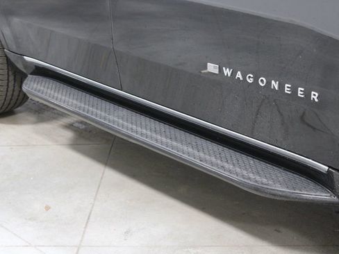 Used 2024 Jeep Wagoneer Series II image 12