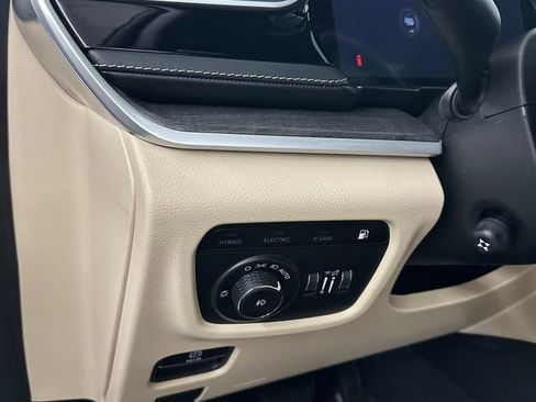 Used 2022 Jeep Grand Cherokee Limited 4xe w/ Luxury Tech Group II AWD/4WD image 16
