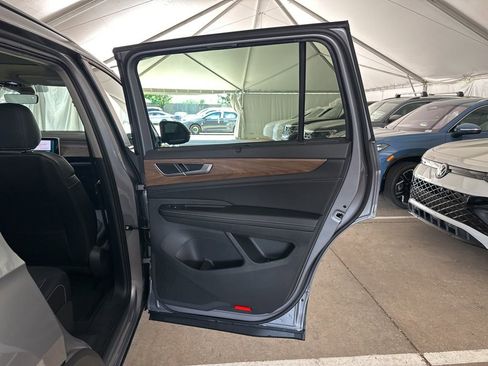 New 2026 Volkswagen Atlas SE FWD image 19