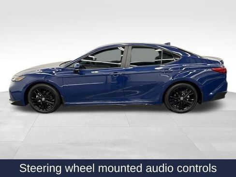 Used 2025 Toyota Camry SE image 5