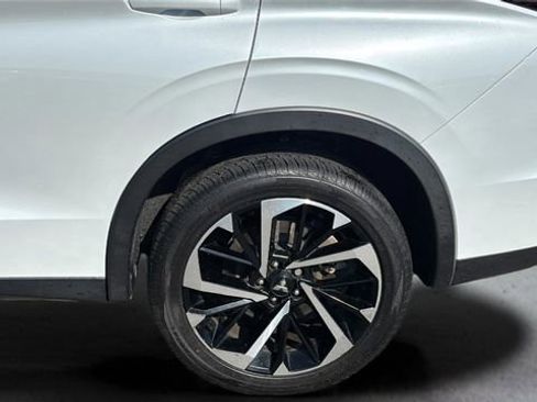 Used 2023 Mitsubishi Outlander SE FWD image 28