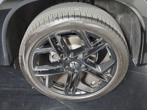 Used 2025 Volkswagen Tiguan SE R-Line AWD/4WD image 11
