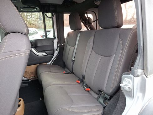 Used 2014 Jeep Wrangler Unlimited Sahara w/ Connectivity Group image 8
