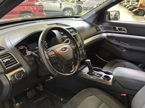 Used 2017 Ford Explorer XLT FWD image 10