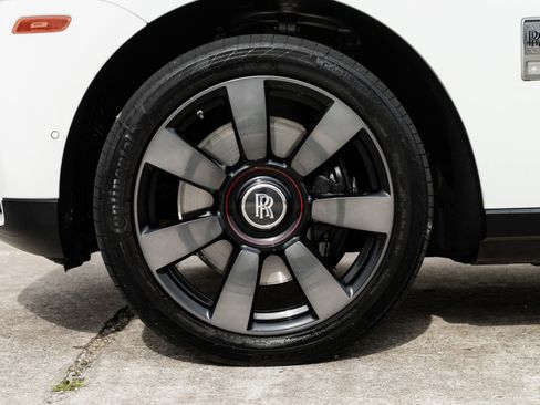 Used 2022 Rolls-Royce Cullinan AWD/4WD image 34