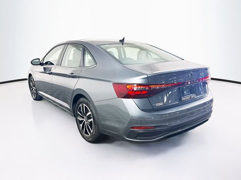 Used 2025 Volkswagen Jetta SE FWD image 5
