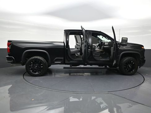 Used 2025 Chevrolet Silverado 2500 High Country w/ High Country Premium Package AWD/4WD image 30