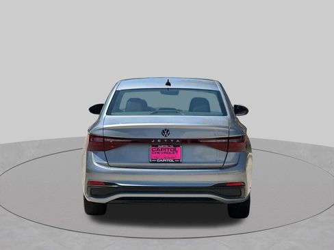 Used 2025 Volkswagen Jetta SE FWD image 9