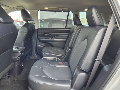 Used 2025 Toyota Grand Highlander AWD image 29