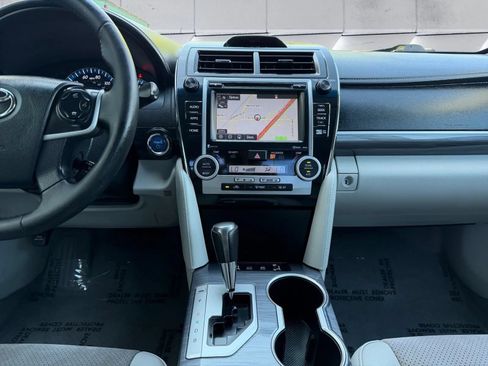Used 2014 Toyota Camry XLE w/ Leather Package FWD image 13