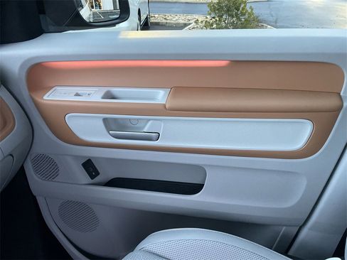 Used 2025 Volkswagen ID. Buzz 1st Edition image 21