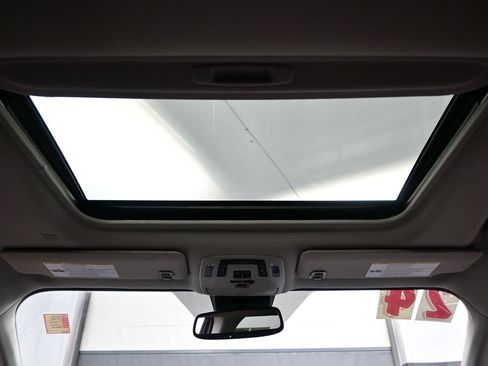 Used 2024 Toyota Sienna XLE FWD image 19