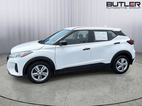 Used 2024 Nissan Kicks S FWD image 3