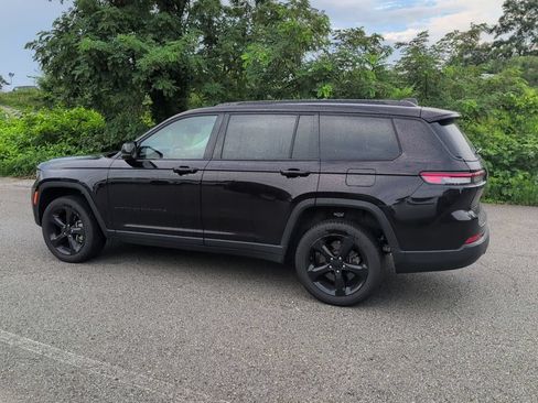 Used 2023 Jeep Grand Cherokee L Limited w/ Black Appearance Package AWD/4WD image 4