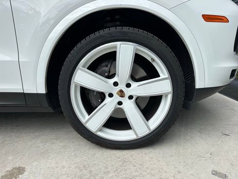 Certified 2023 Porsche Cayenne AWD/4WD image 15