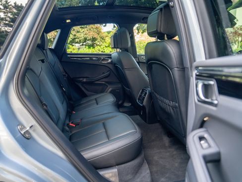 Certified 2026 Porsche Macan AWD/4WD image 24