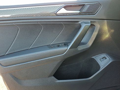 Used 2024 Volkswagen Tiguan SE R-Line image 13