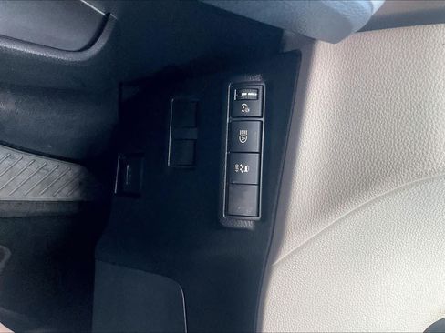 Used 2026 Toyota Corolla Cross L FWD image 33