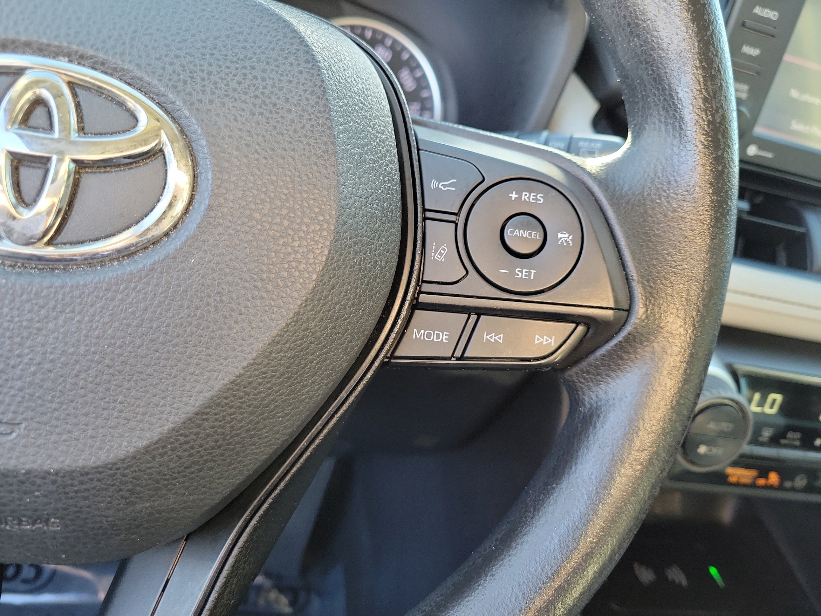 Used 2022 Toyota RAV4 XLE w/ Convenience Package FWD image 24