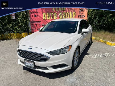 Used 2017 Ford Fusion SE FWD image 1