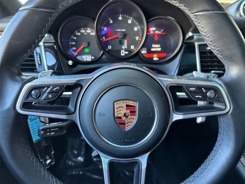 Used 2018 Porsche Macan image 23