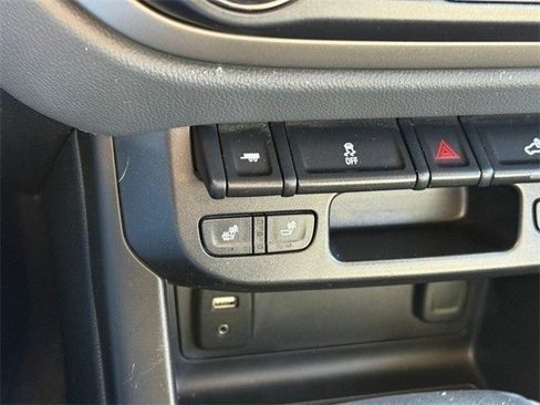 Used 2017 Chevrolet Colorado Z71 image 22