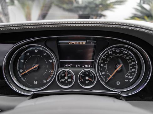 Used 2018 Bentley Flying Spur V8 image 16