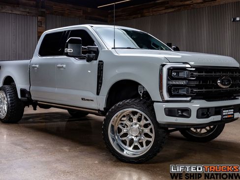 Used 2025 Ford F250 Platinum w/ FX4 Off-Road Package image 1