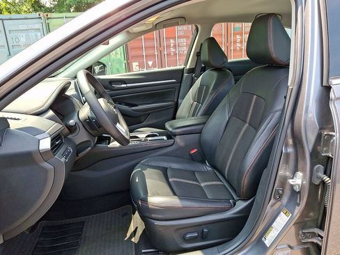 Used 2024 Nissan Altima 2.5 SR FWD image 13